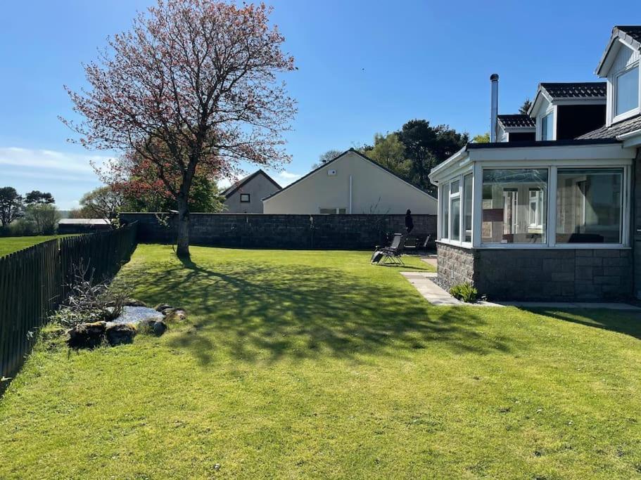 Casa de Férias Hot Tub, In Rural Aberdeen, Near To Stonehaven & Aberdeen City, Superhost. *