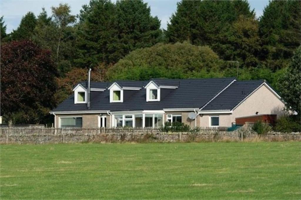 Hot Tub, In Rural Aberdeen, Near To Stonehaven & Aberdeen City, Superhost. *