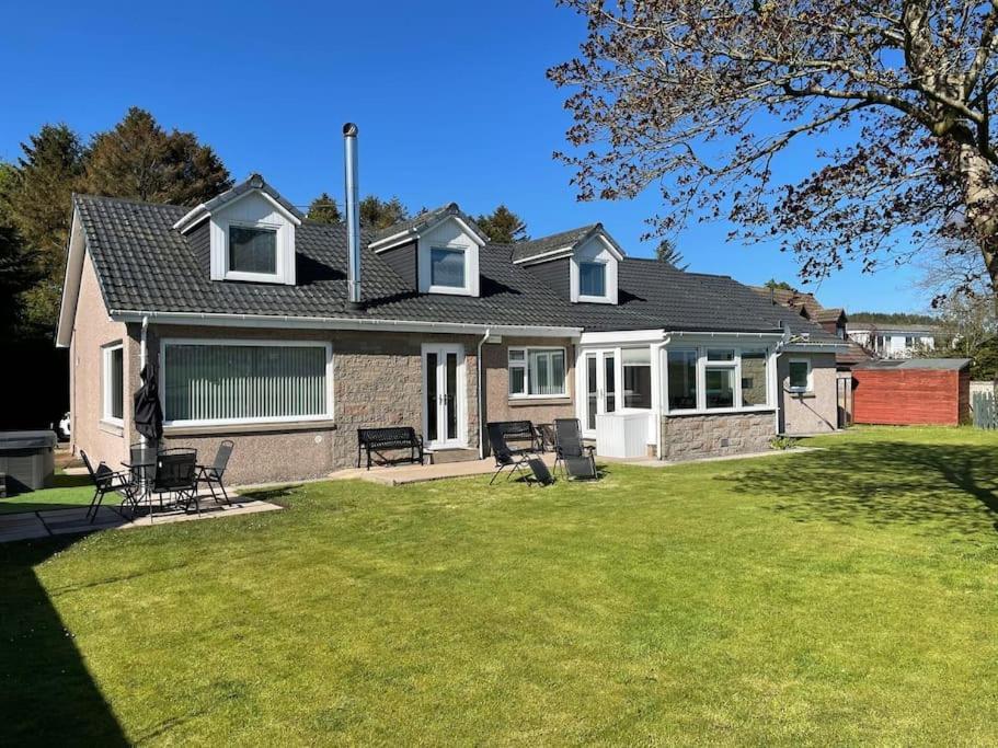 Hot Tub, In Rural Aberdeen, Near To Stonehaven & Aberdeen City, Superhost.