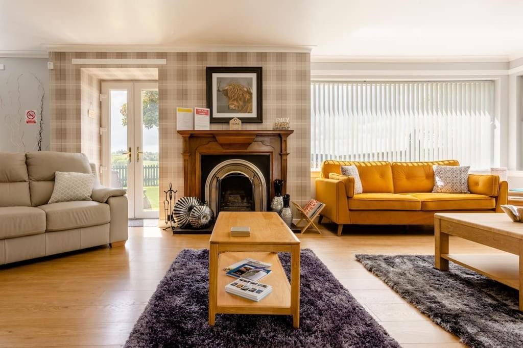 Hot Tub, In Rural Aberdeen, Near To Stonehaven & Aberdeen City, Superhost. *