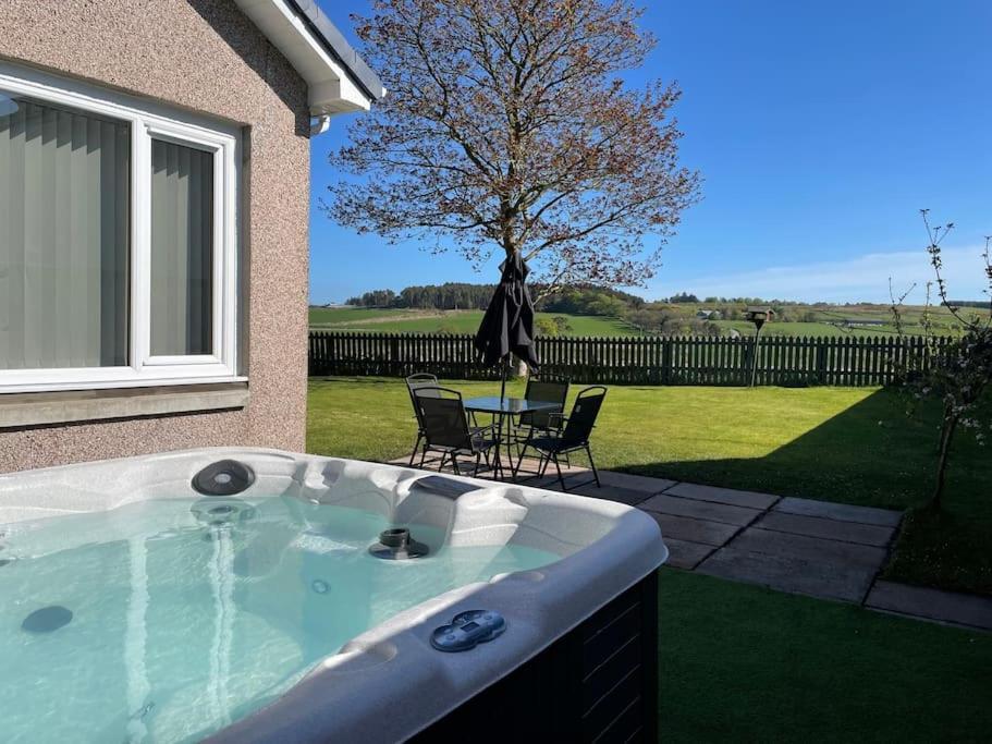 Hot Tub, In Rural Aberdeen, Near To Stonehaven & Aberdeen City, Superhost. Maryculter